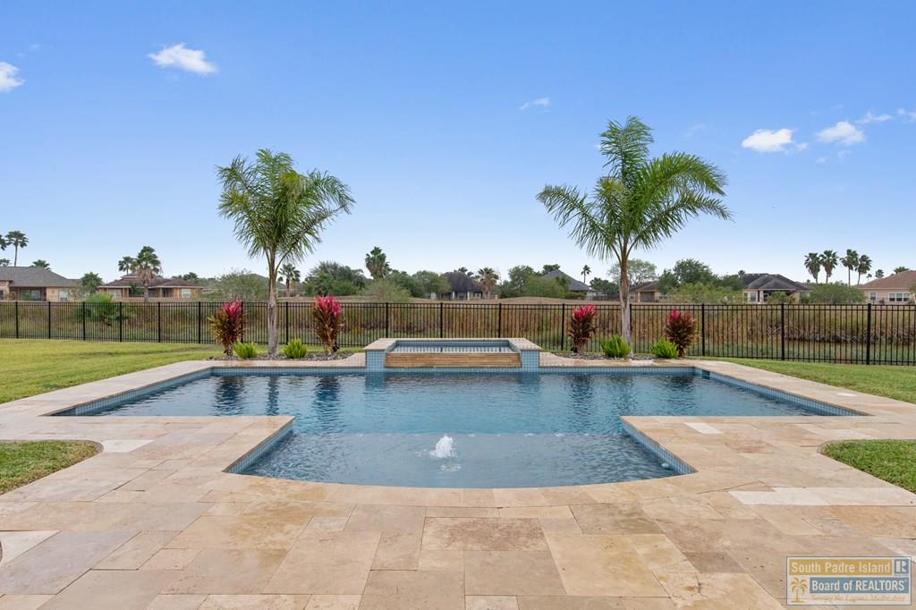 121 Torrey Pines Rd.