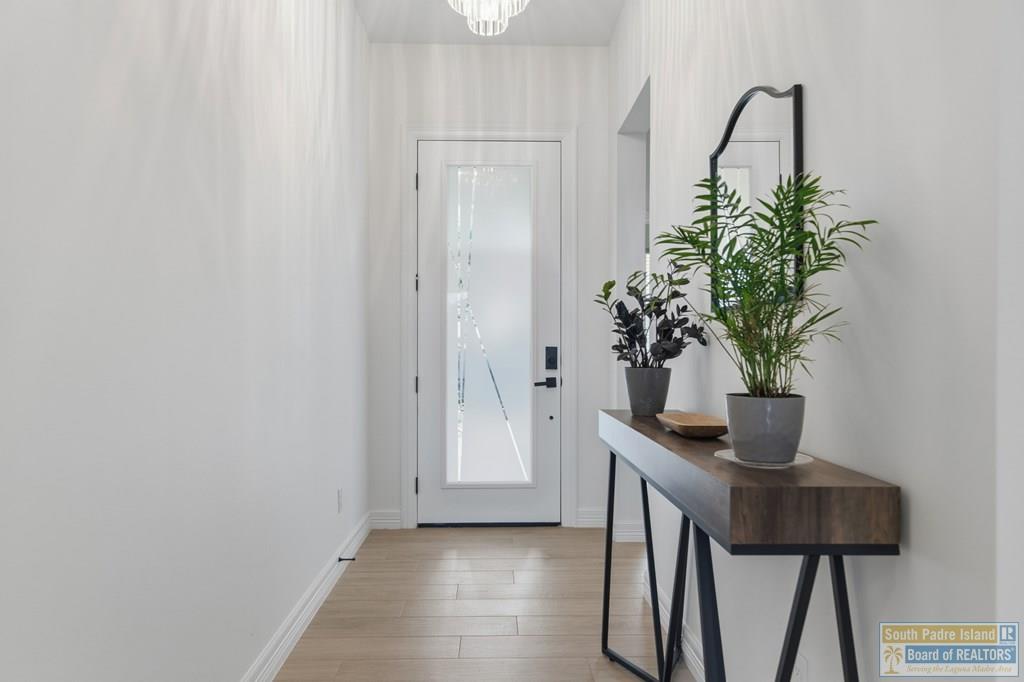 121 Torrey Pines Rd.