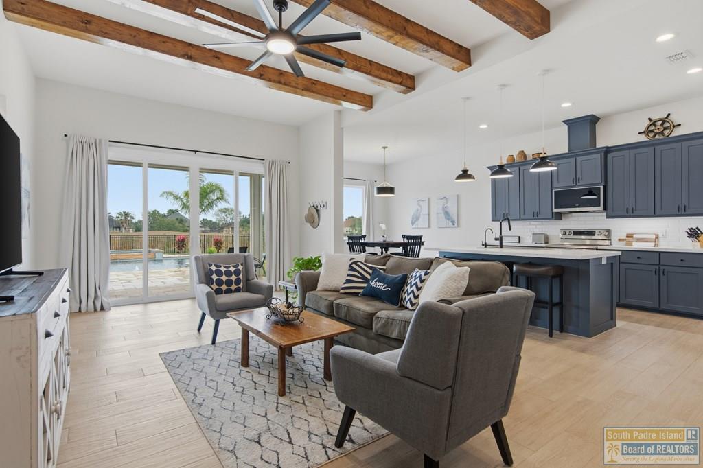 121 Torrey Pines Rd.