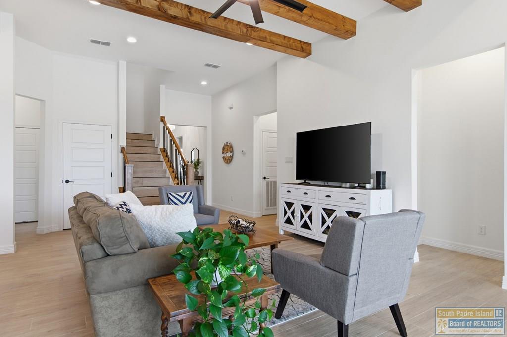 121 Torrey Pines Rd.