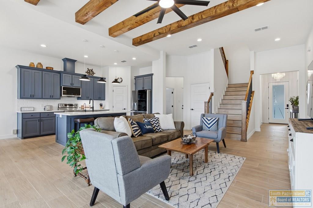 121 Torrey Pines Rd.