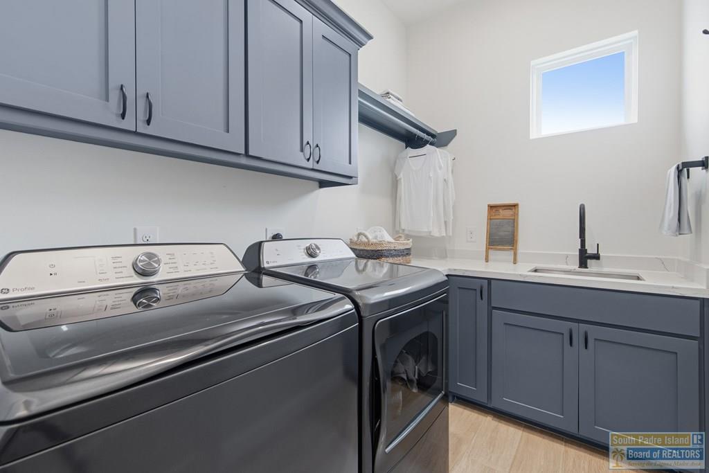 121 Torrey Pines Rd.