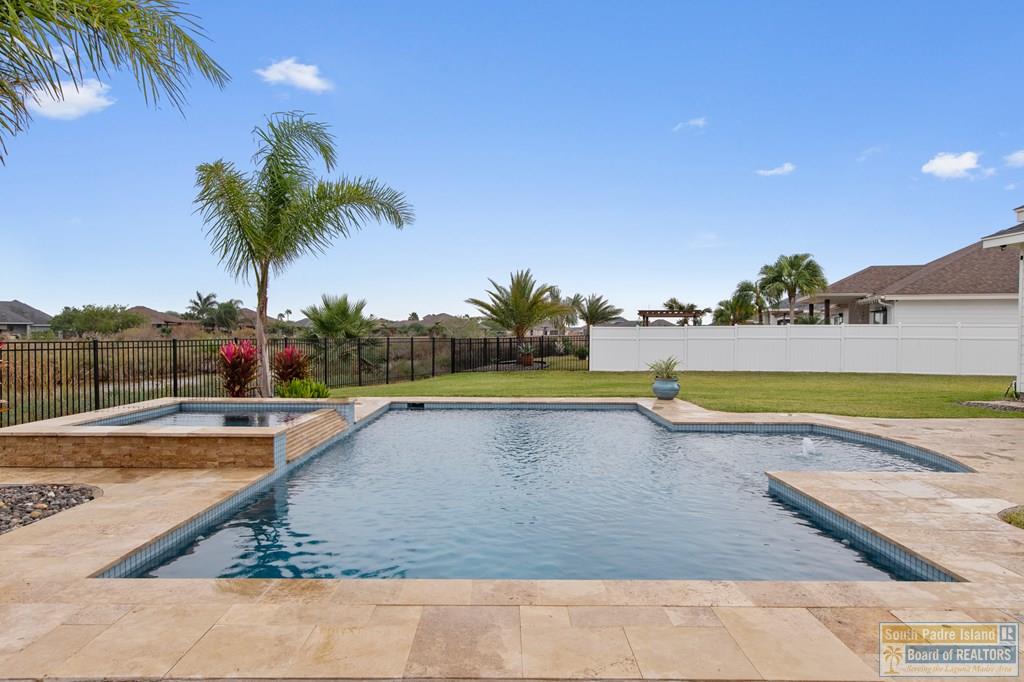 121 Torrey Pines Rd.