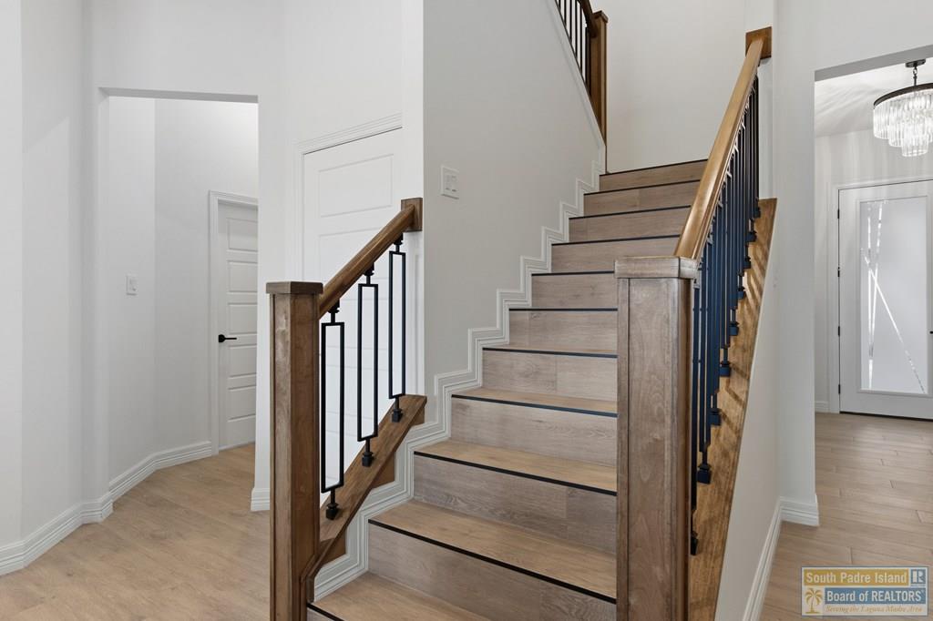 121 Torrey Pines Rd.