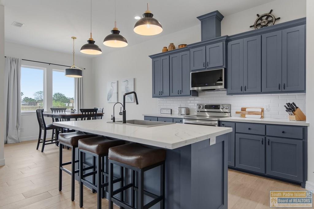 121 Torrey Pines Rd.