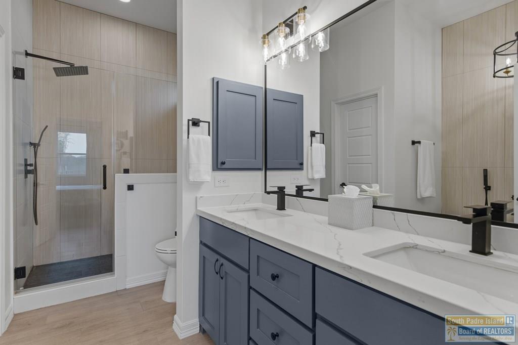 121 Torrey Pines Rd.