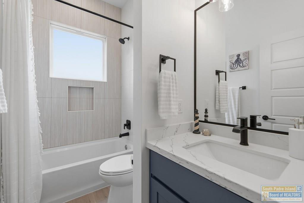 121 Torrey Pines Rd.