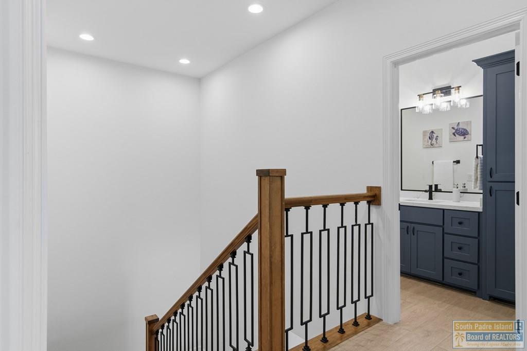 121 Torrey Pines Rd.