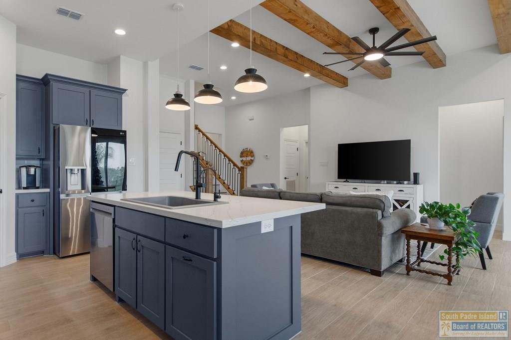 121 Torrey Pines Rd.