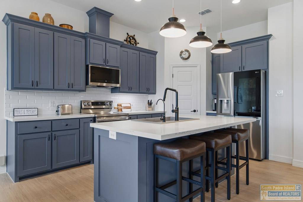 121 Torrey Pines Rd.