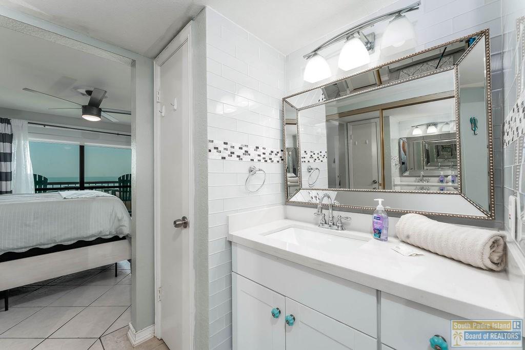 404 Padre Blvd. Unit: 906/3906