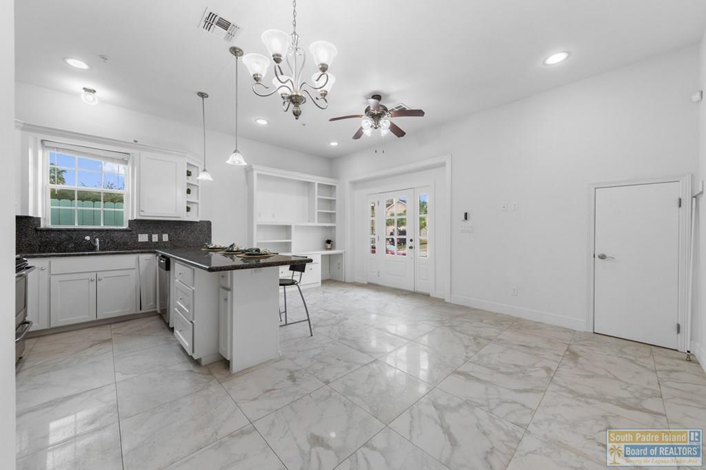 110 E Retama St. # 4 Unit: 1-4