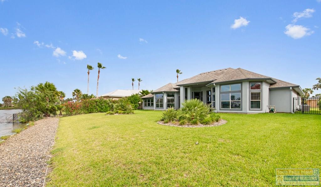 6 Country Club Dr.