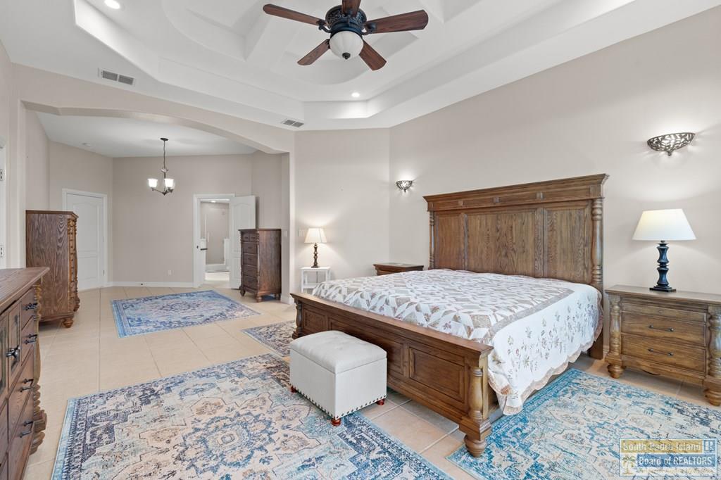 6 Country Club Dr.