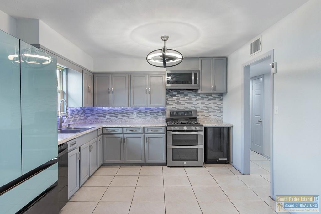 221 E Adams