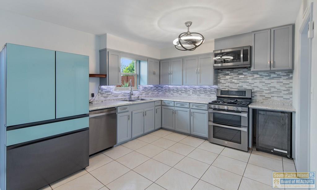 221 E Adams