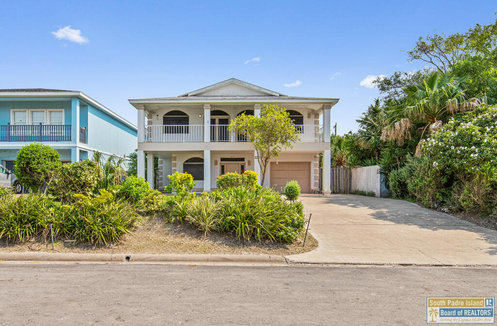 813 North Shore