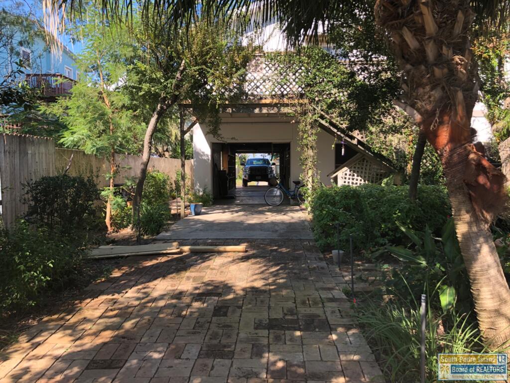 813 North Shore