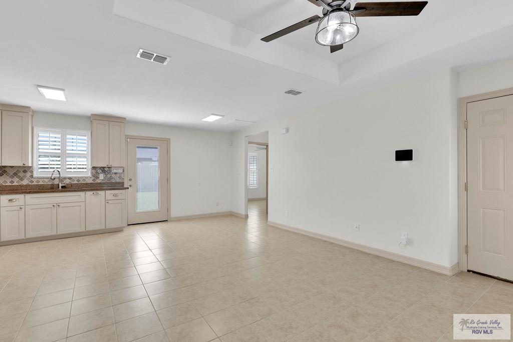 552 FRESA DR