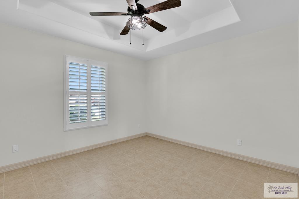 552 FRESA DR