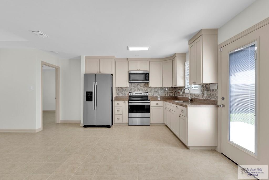 552 FRESA DR