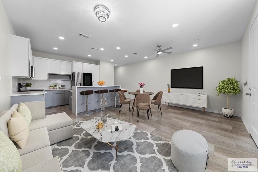 116 E CORA LEE DR. 1