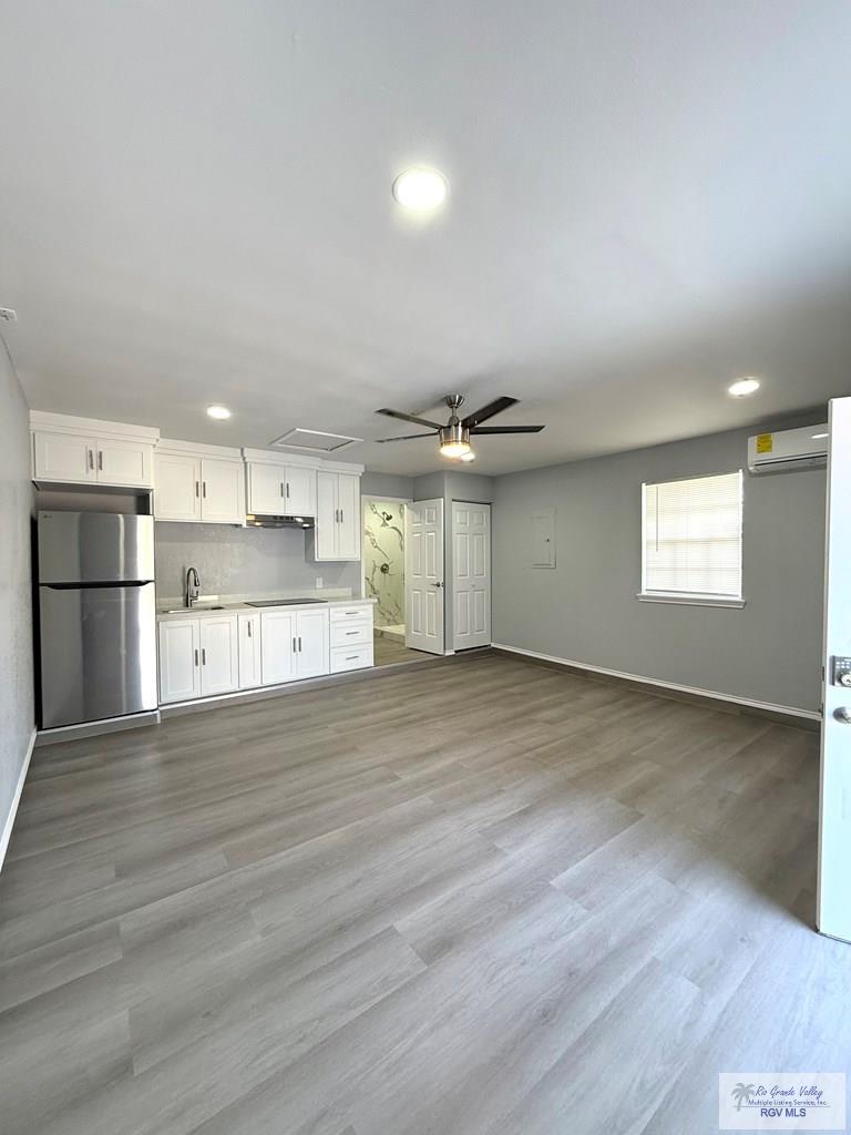 25 Villa Del Sol # B