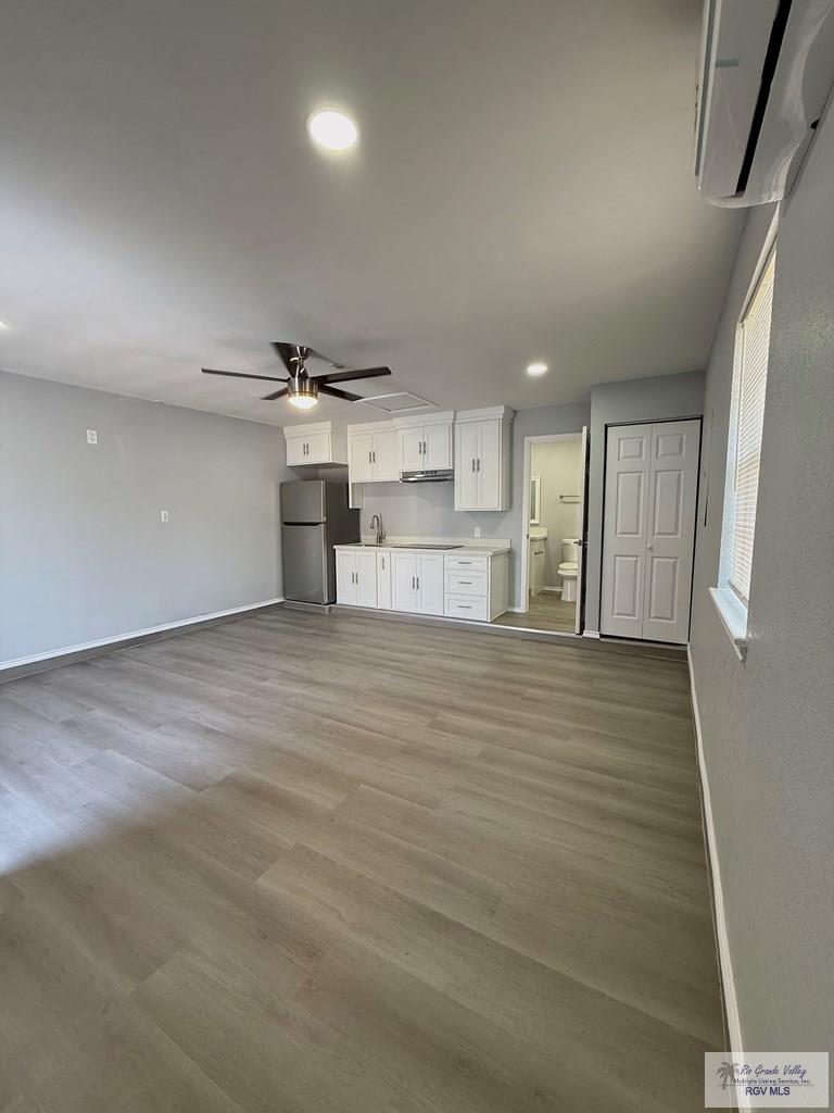 25 Villa Del Sol # B