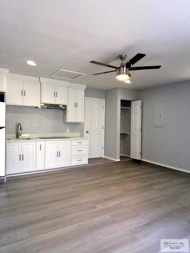 25 Villa Del Sol # B