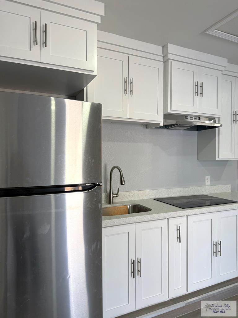 25 Villa Del Sol # B