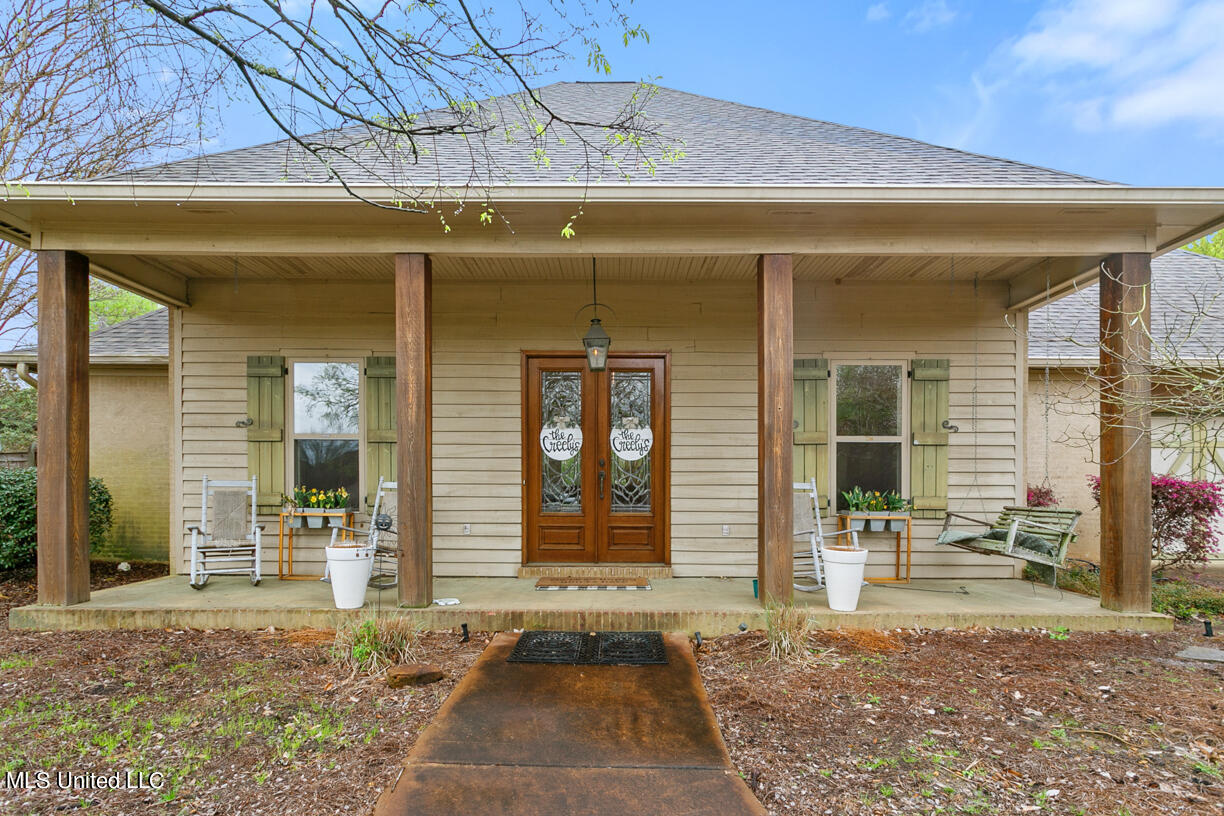 102 Coventry Cove