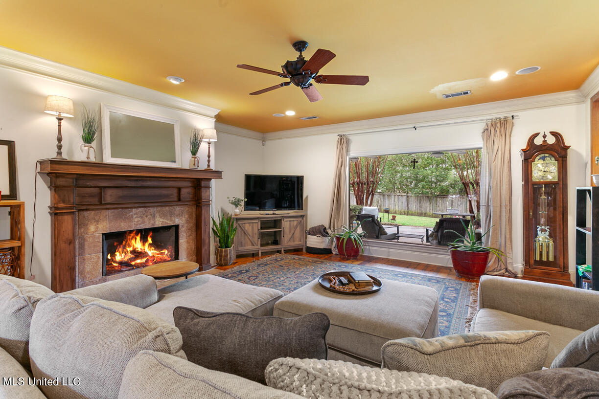 102 Coventry Cove