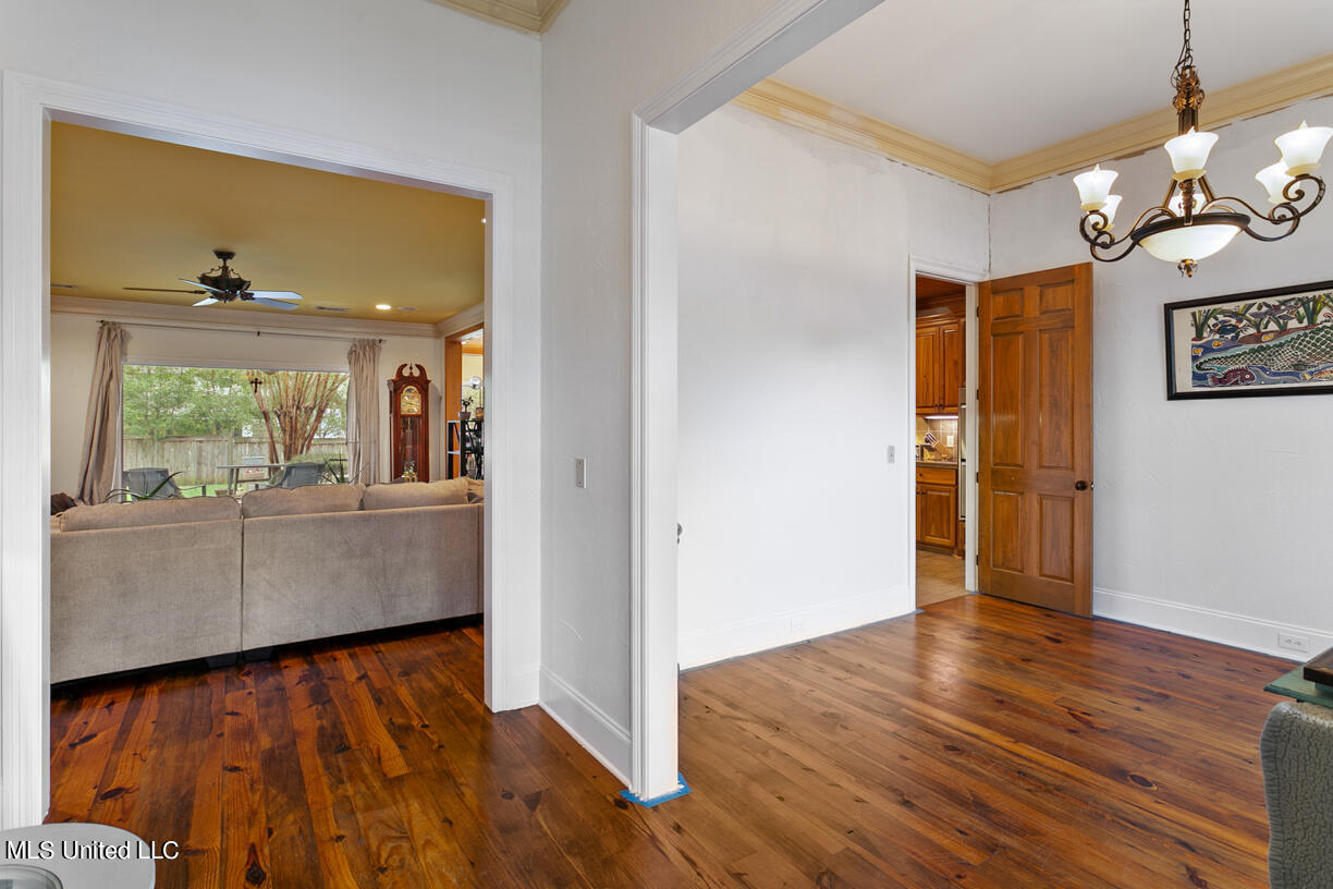 102 Coventry Cove
