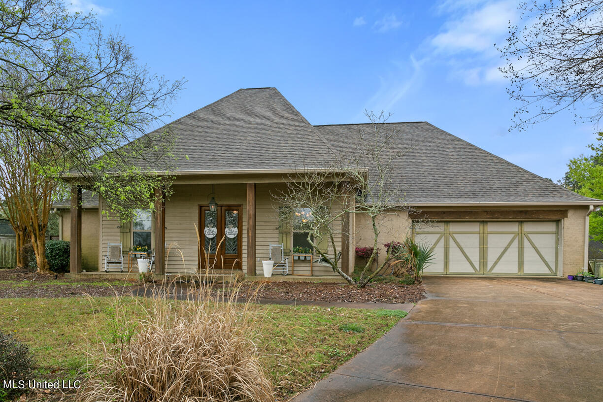 102 Coventry Cove