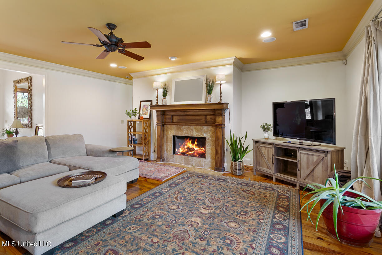 102 Coventry Cove