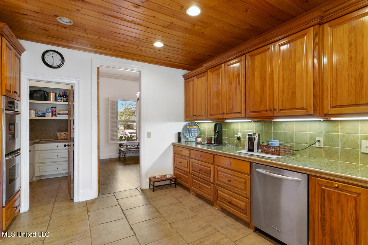 102 Coventry Cove