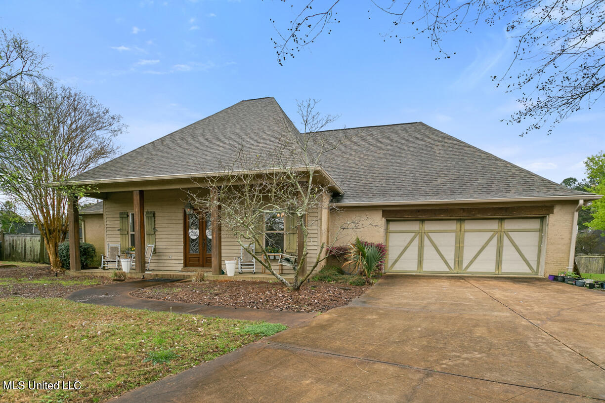 102 Coventry Cove