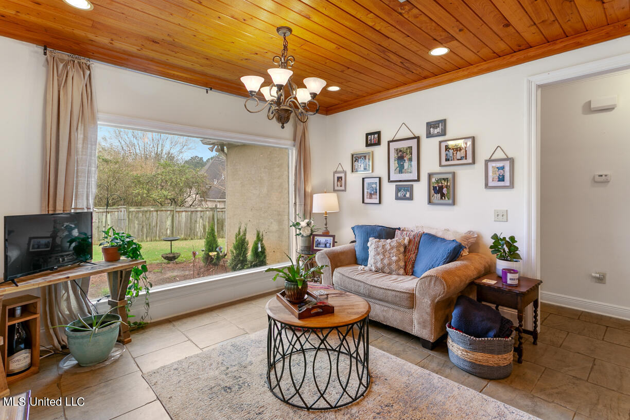 102 Coventry Cove