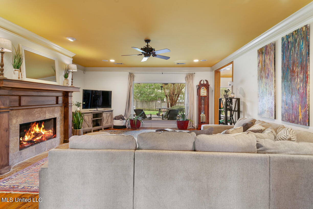 102 Coventry Cove