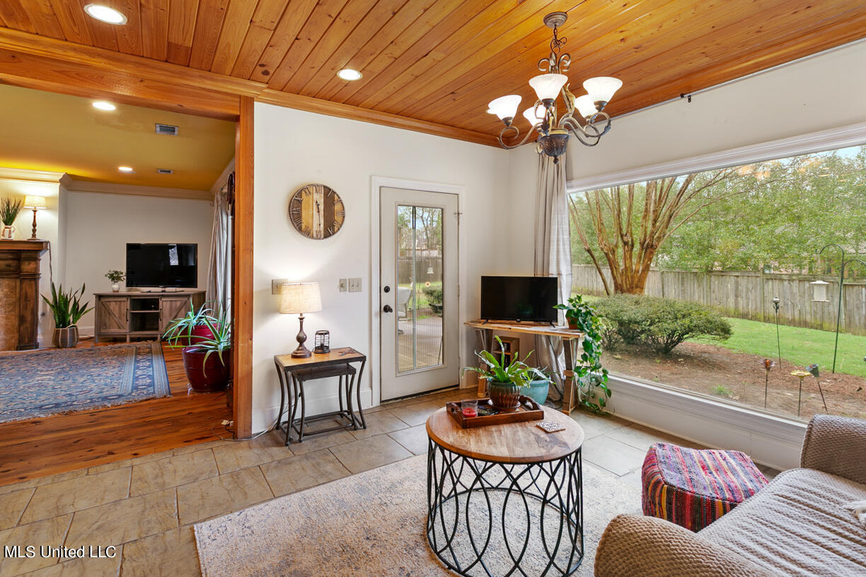 102 Coventry Cove