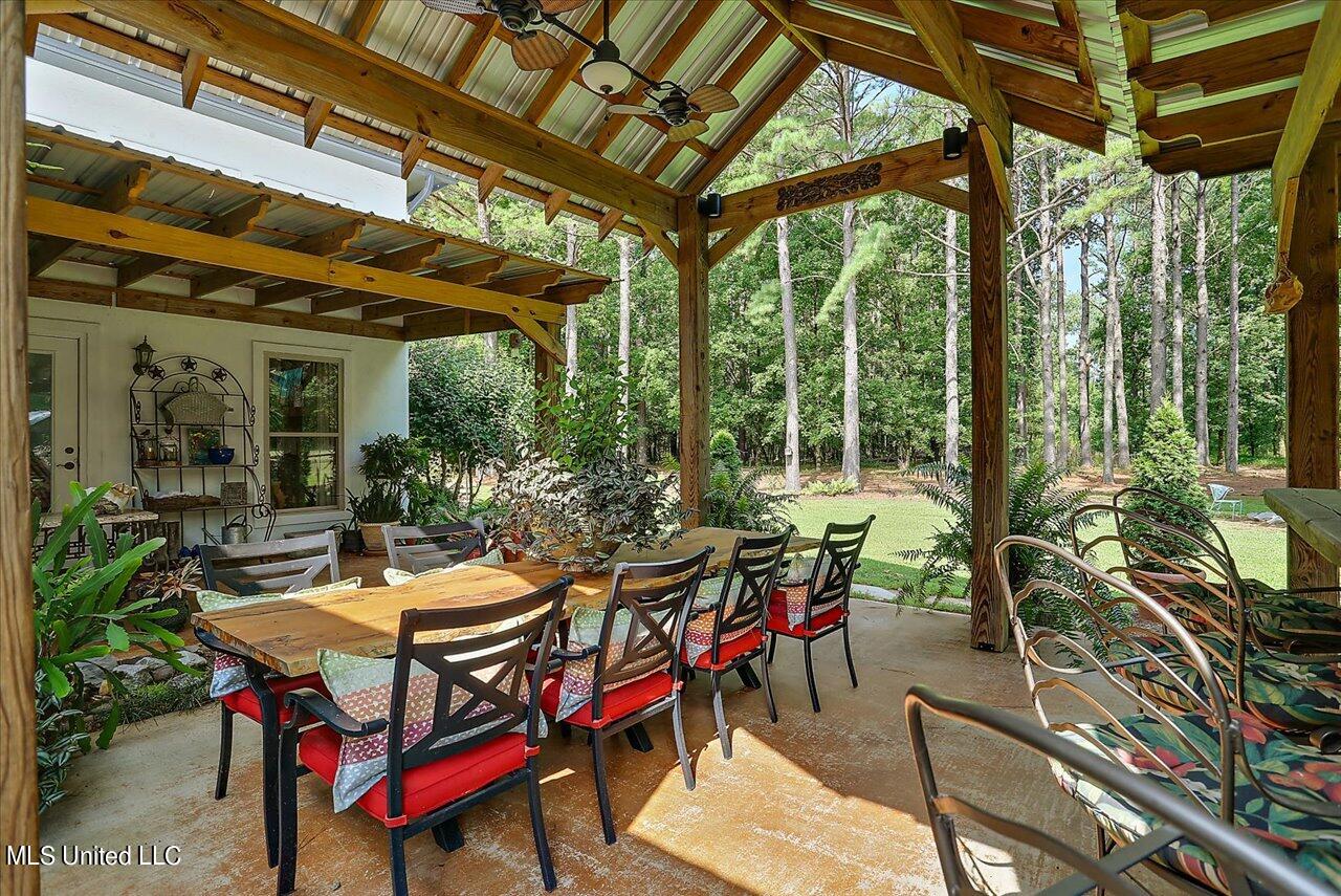 438 Stokes Road