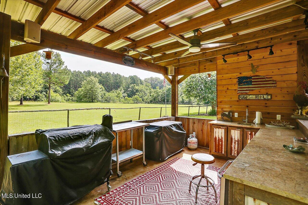 438 Stokes Road