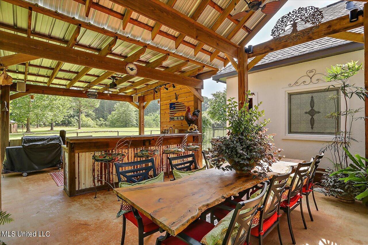 438 Stokes Road