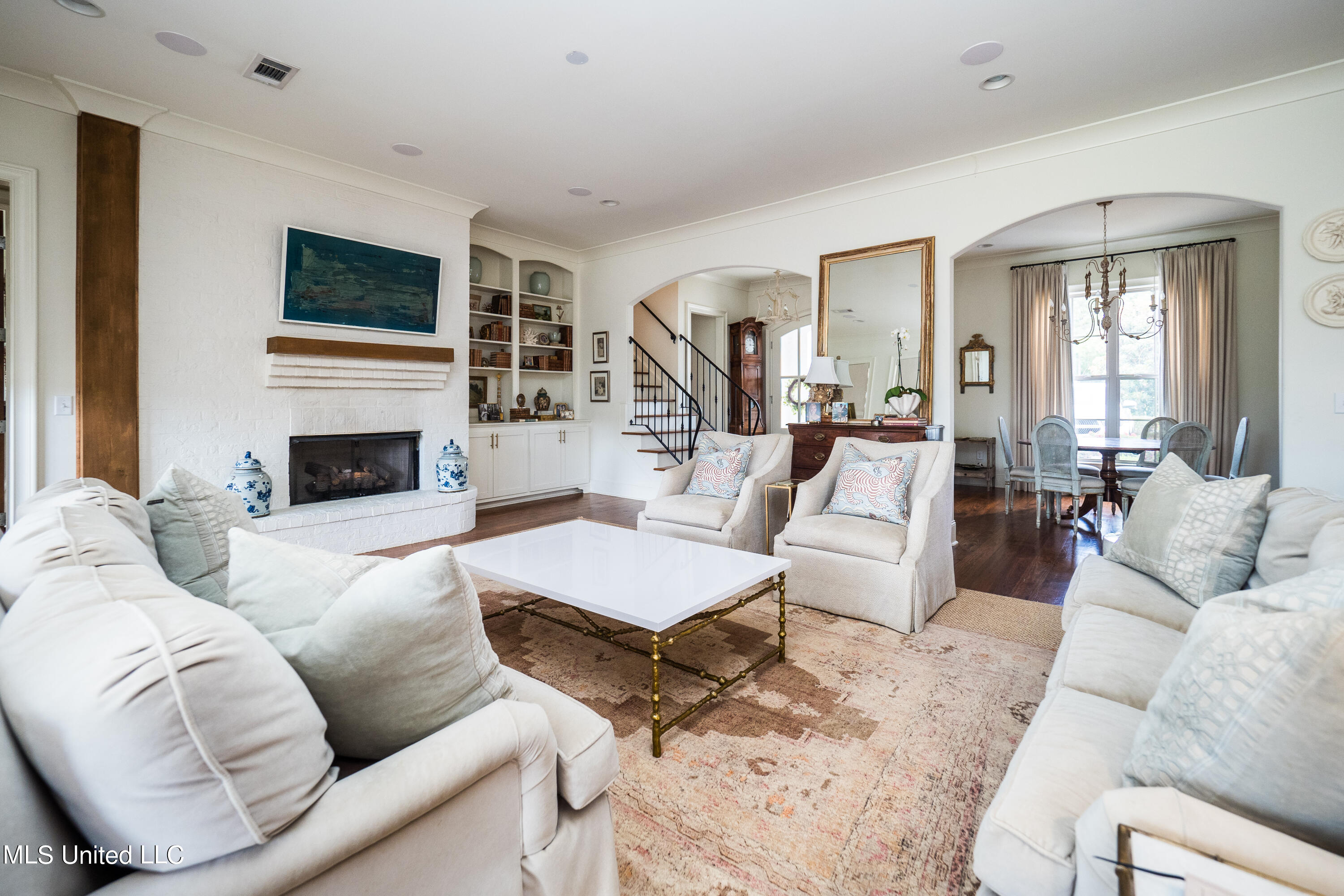 203 S Woodcreek Road