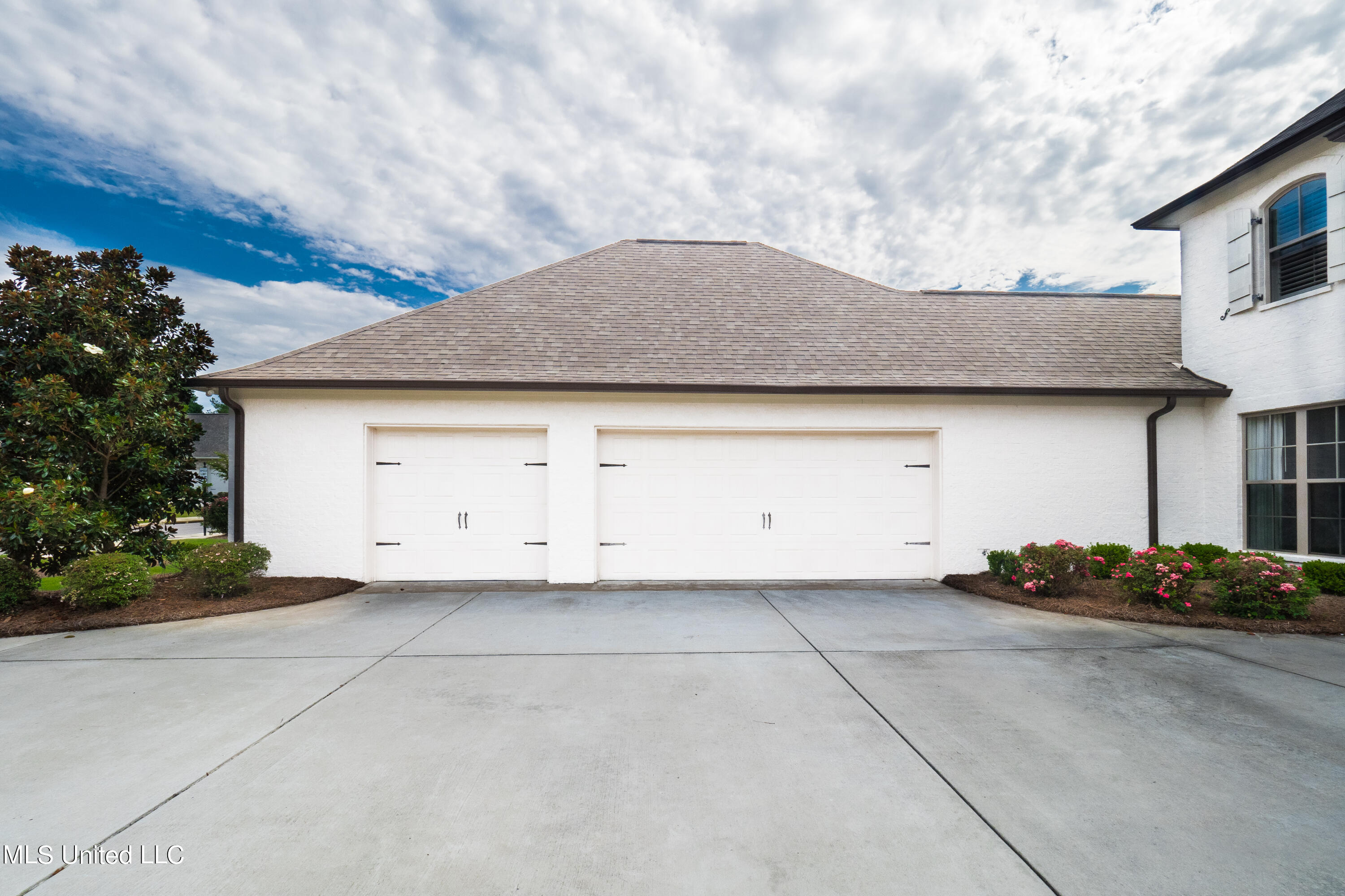 203 S Woodcreek Road