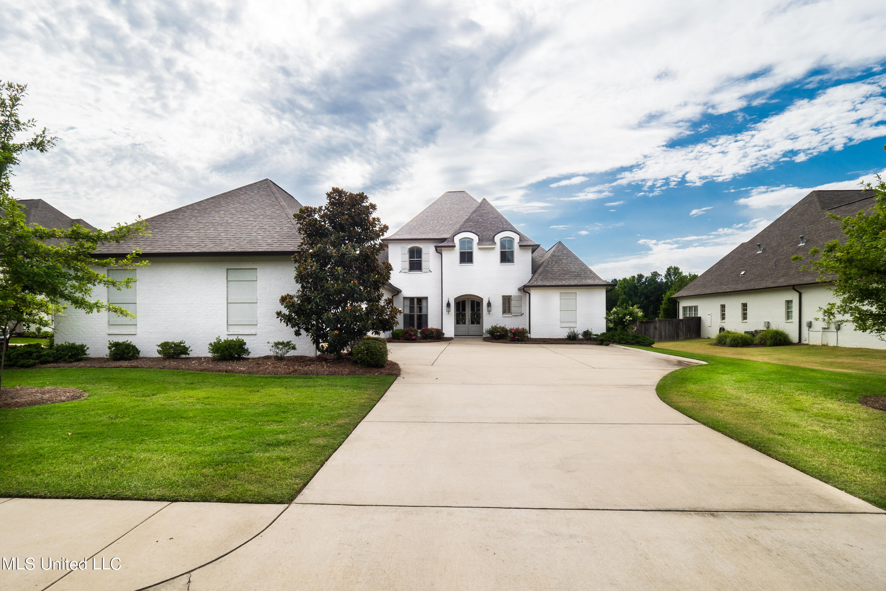 203 S Woodcreek Road