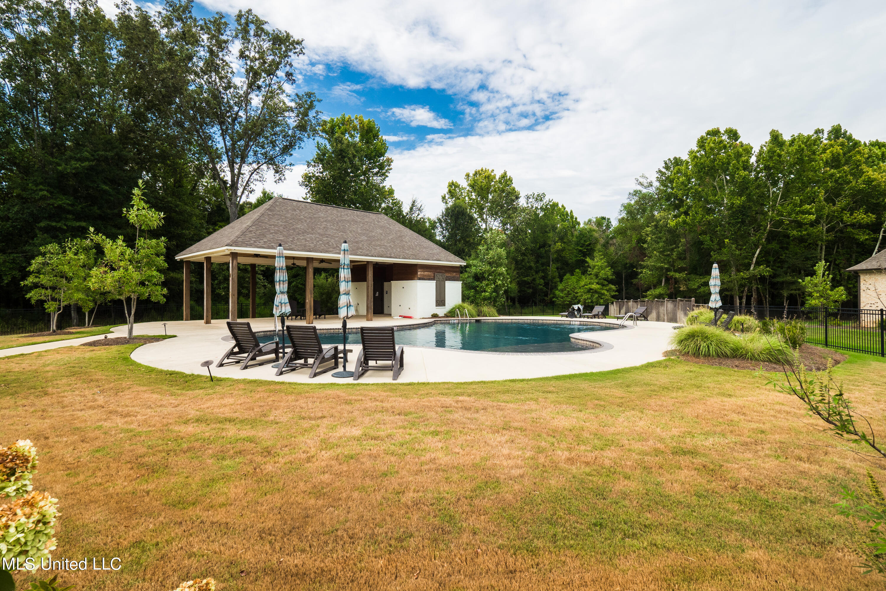 203 S Woodcreek Road