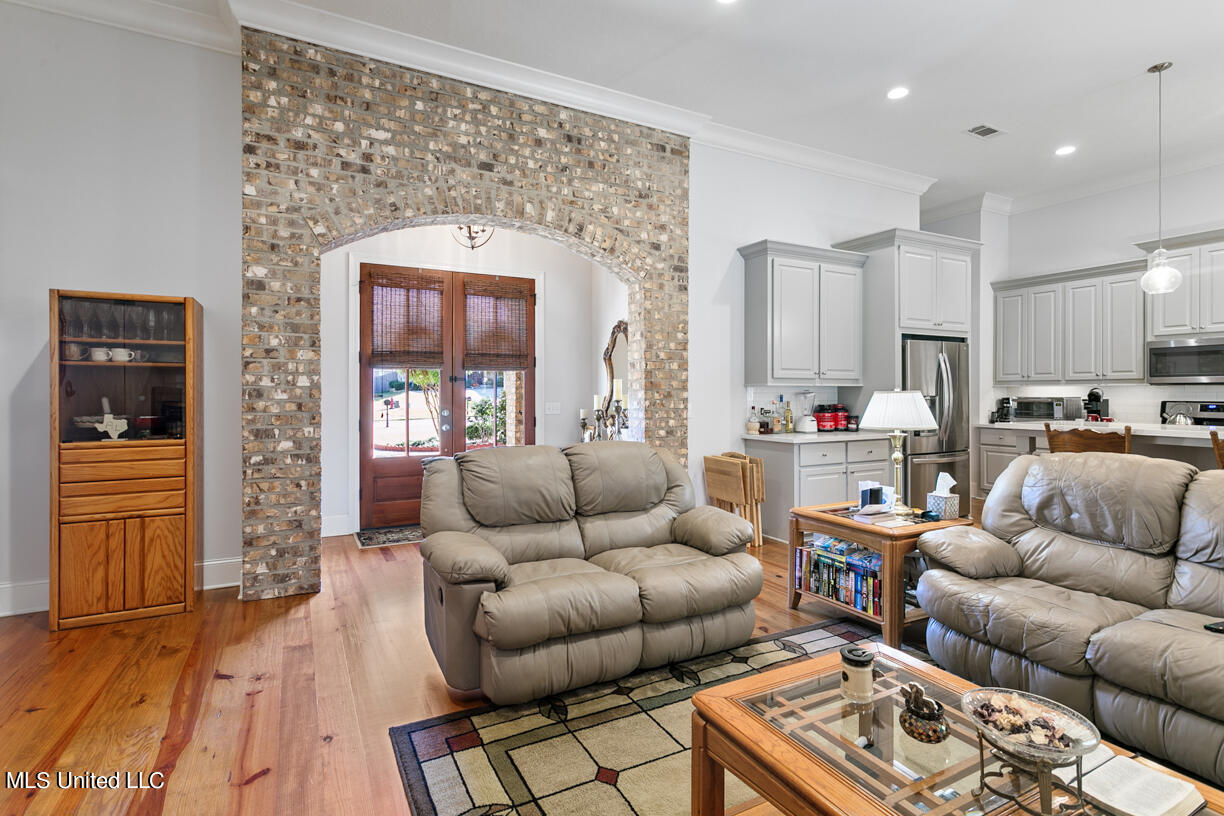 260 Falls Crossing