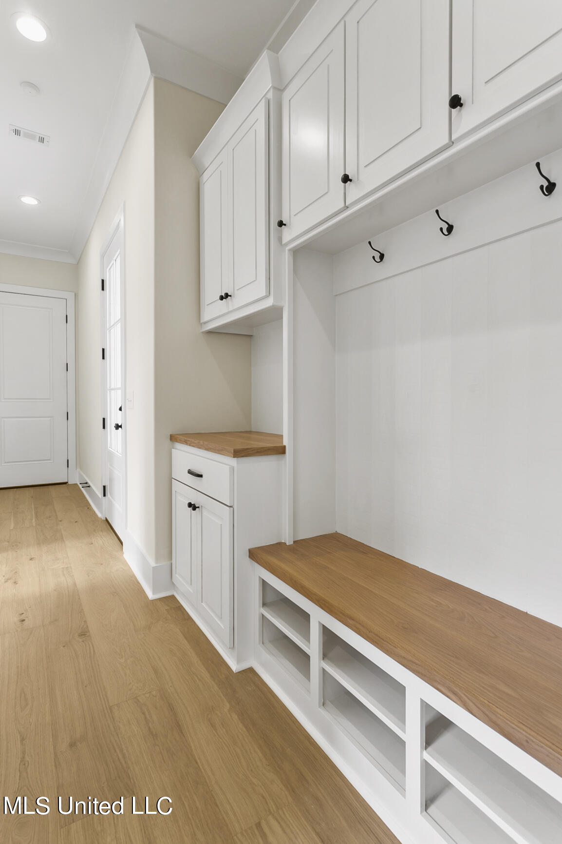 246 Kingswood Place