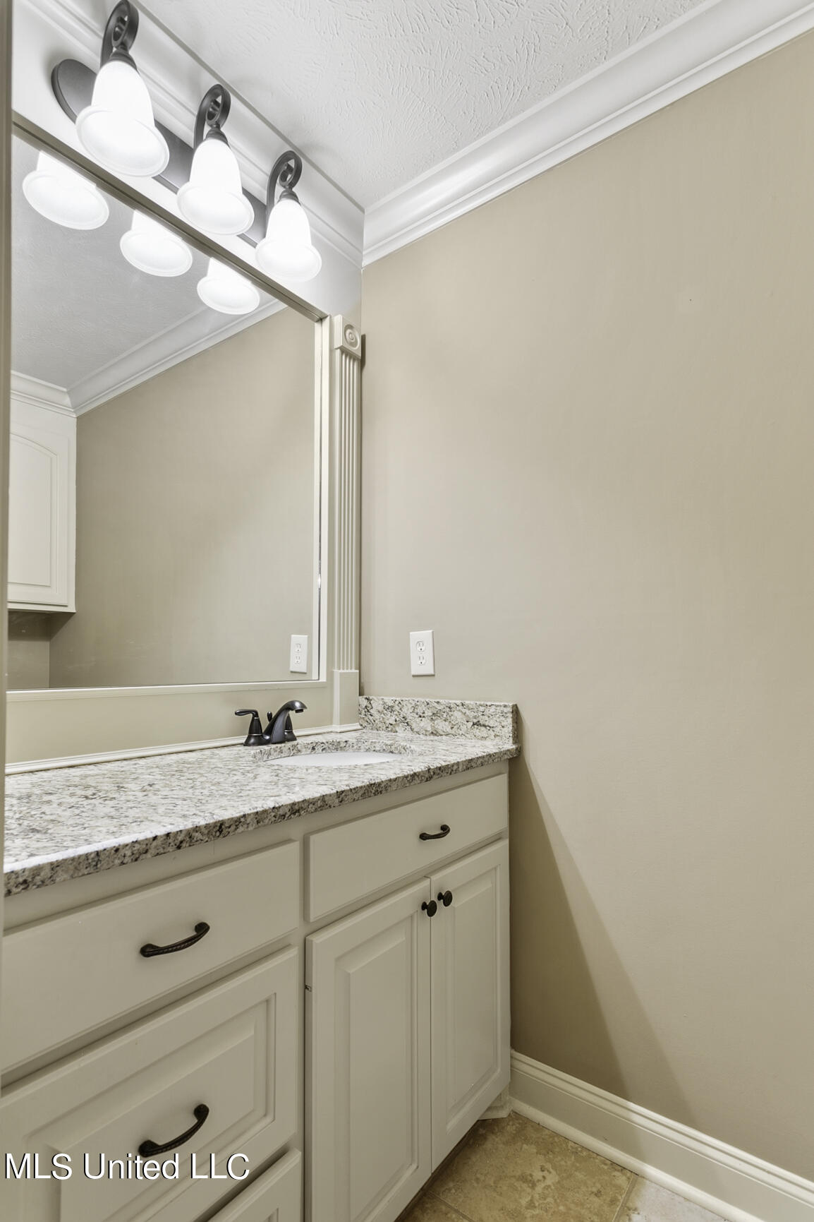 128 Asbury Square